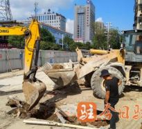 美国女人鸡巴视频高温下的坚守｜道路建设者用汗水铺就畅通路